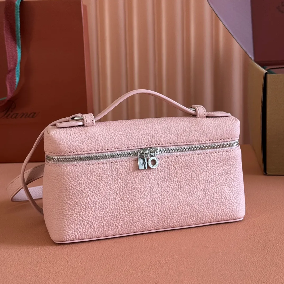 p1160💋💋💋【Original leather configuration counter complete set of packaging】 𝐋𝐨𝐫𝐨 𝐏𝐢𝐚𝐧@ Extra pocket L19 series handbag/crossbody bag, all steel, the most comfortable life is the undefined life, just like loro The material design of pian@ does not require complicated design styles. The simple and soft outline is elegant and durable, like an exquisite cosmetic case, which perfectly balances appearance and functionality. The leather is delicate and feels as soft as butter. The small bag has a large capacity. It is not only portable with a thin shoulder strap, but can also be worn cross-body. Sisters who have a special liking for minimalist style can buy it. It is simple and versatile. The simpler, the more different. Stars and Instagram celebrities are all planting it. There are two sizes of 19 cm and 27 cm. One is exquisite and casual, and the other is elegant and grand. Size: Small: length 19×width 7×height 12cm (